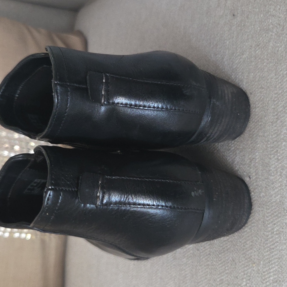 Clarks Black Leather Ankle Booties - 8.5 - Picture 3 of 9